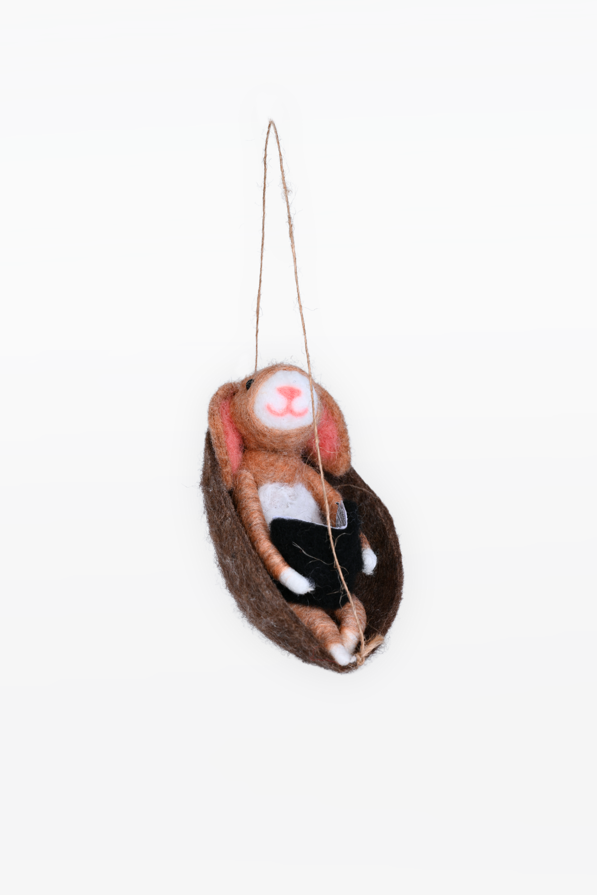 CHAPTEr.R FELT CHRISTMAS ORNAMENT-SLEEPING BUNNY