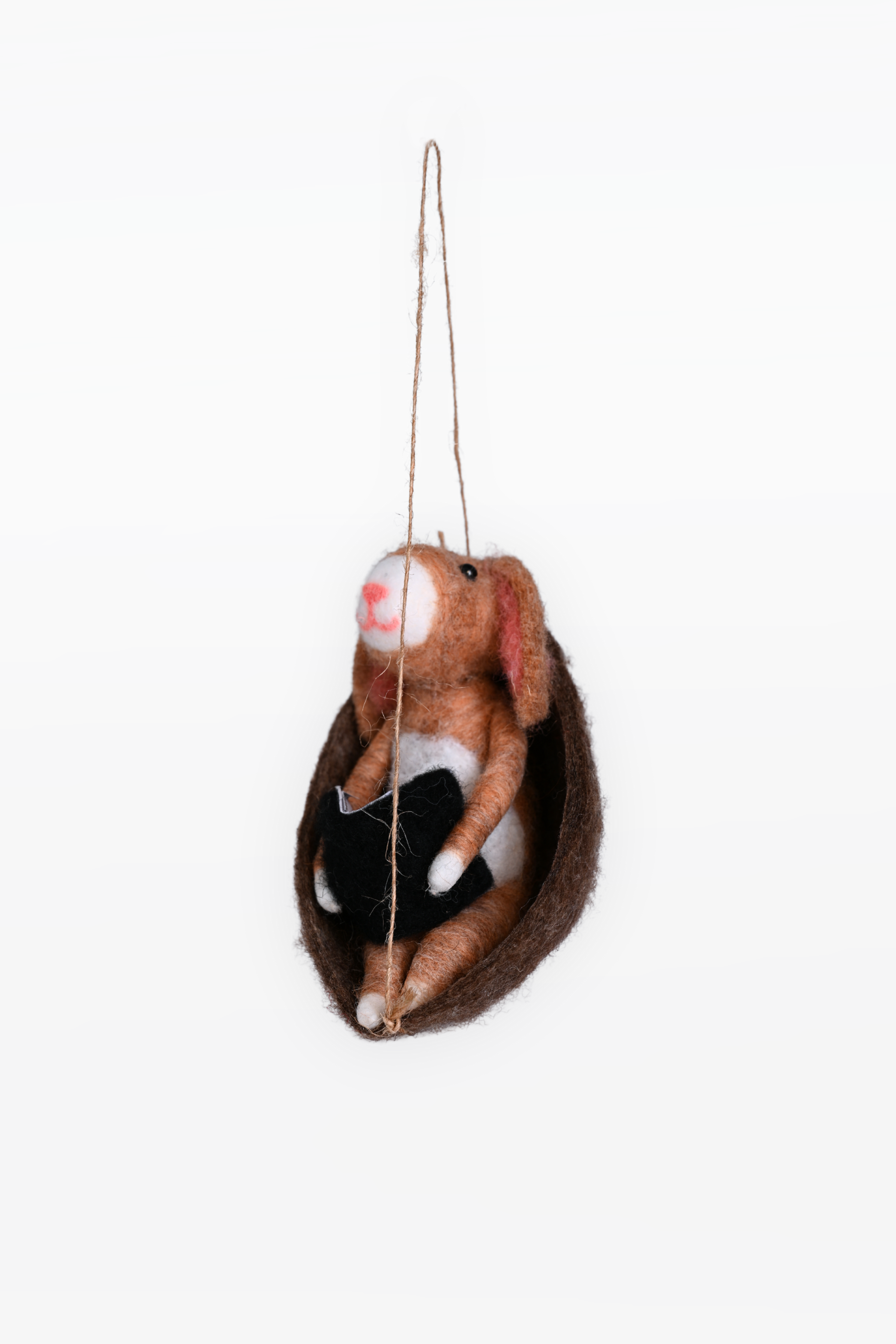 CHAPTEr.R FELT CHRISTMAS ORNAMENT-SLEEPING BUNNY